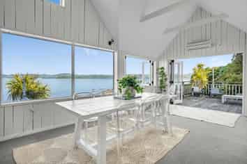 502 Marine Drive, Eastbourne