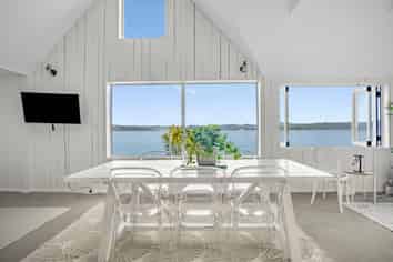 502 Marine Drive, Eastbourne