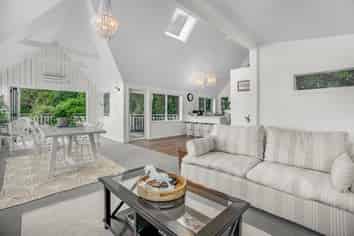 502 Marine Drive, Eastbourne