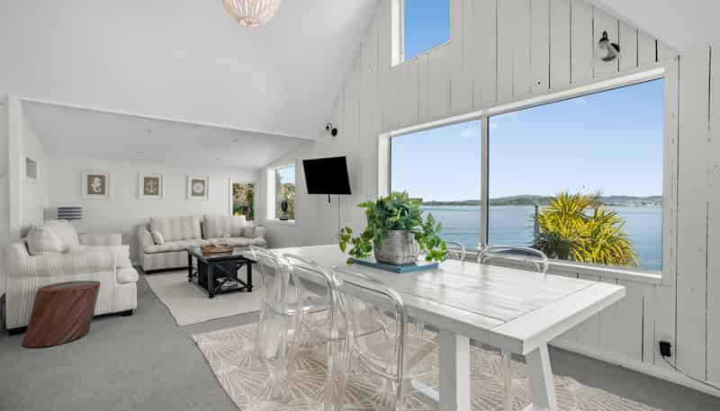 502 Marine Drive, Eastbourne