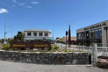 Prominently Positioned  Greymouth