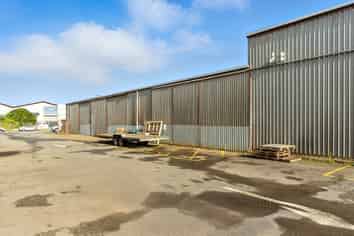 Spacious industrial facility