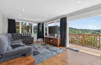 15 Thomson Grove, Stokes Valley