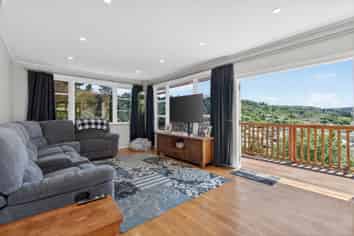 15 Thomson Grove, Stokes Valley