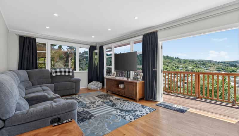 15 Thomson Grove, Stokes Valley