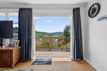 15 Thomson Grove, Stokes Valley