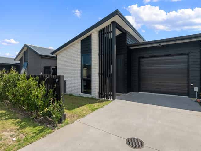 24 Inaka Place, Poike