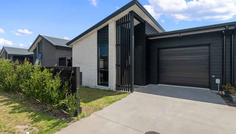 24 Inaka Place, Poike