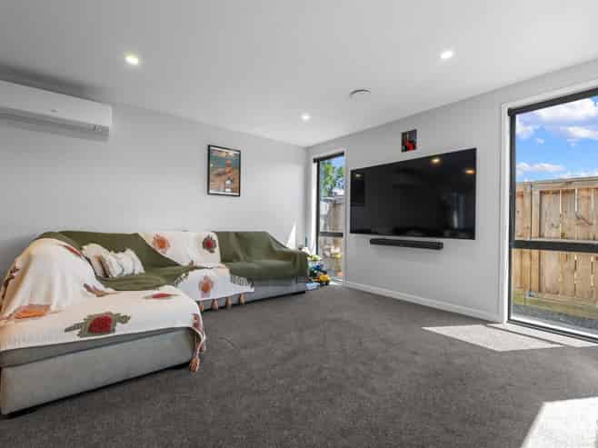 24 Inaka Place, Poike