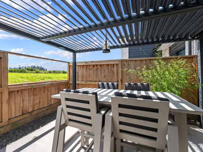 24 Inaka Place, Poike