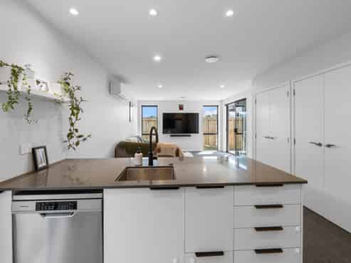 24 Inaka Place, Poike