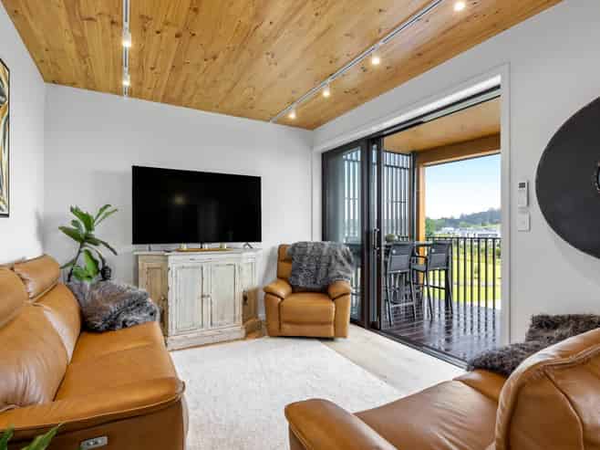 9/40 Waiparaheka Drive, Milldale