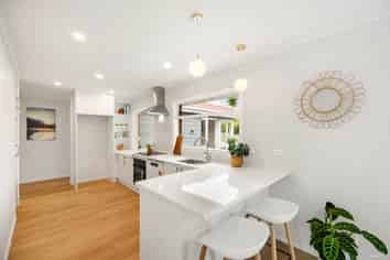 16 Kahurangi Place, Hillpark