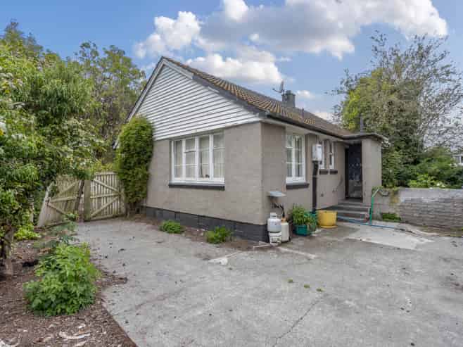 13 Earnslaw Crescent, Bryndwr