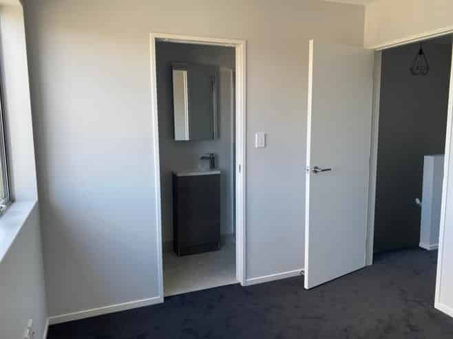 17/11 Ray Small Drive, Papakura