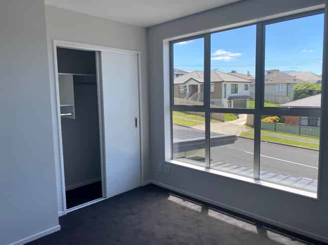 17/11 Ray Small Drive, Papakura