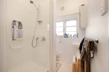 1-4/121 Hill Street, Thorndon