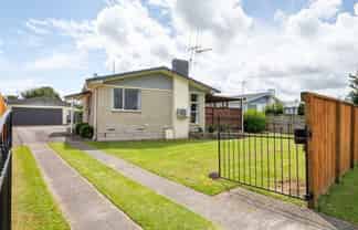 21 Rhonda Avenue, Deanwell