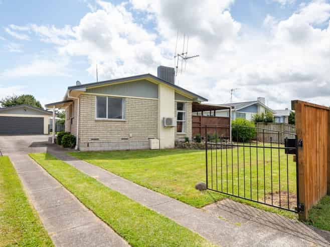 21 Rhonda Avenue, Deanwell