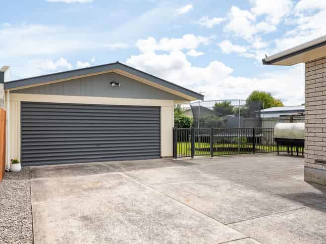 21 Rhonda Avenue, Deanwell