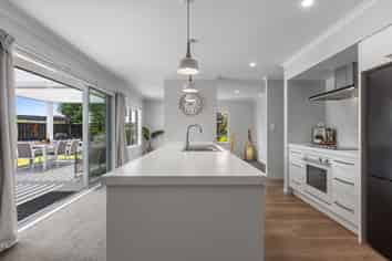 276 Lakes Boulevard, Pyes Pa