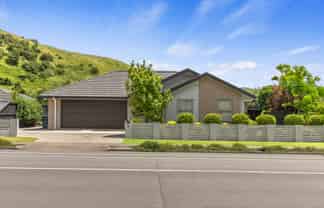 276 Lakes Boulevard, Pyes Pa