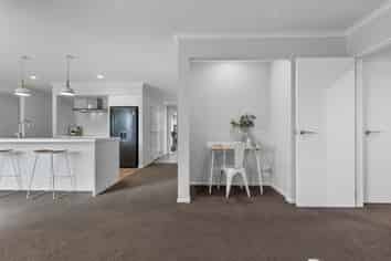 276 Lakes Boulevard, Pyes Pa