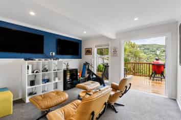 100 Donald Street, Karori