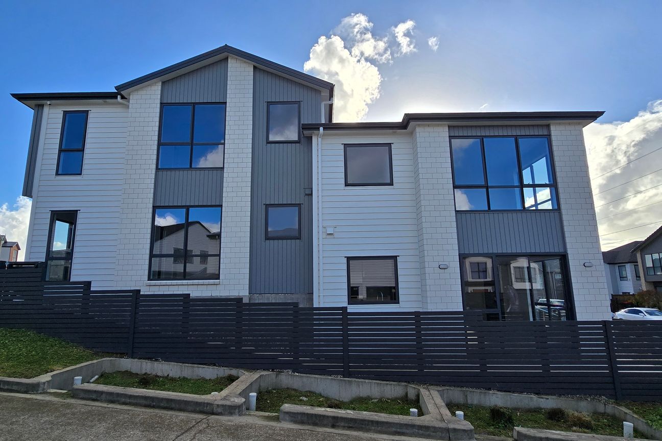 Priced to Sell-Outstanding Value - Vista 5