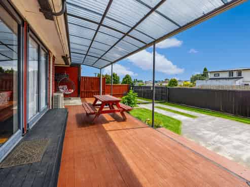 2/16 Takanini Road, Takanini