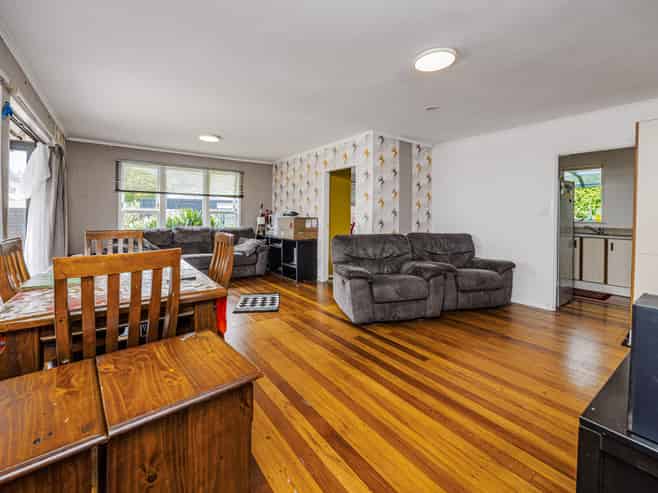 2/16 Takanini Road, Takanini