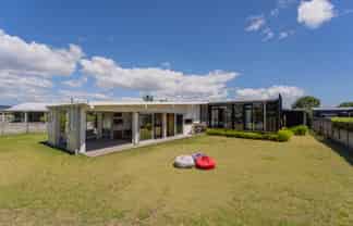 106 Ashley Place, Matarangi