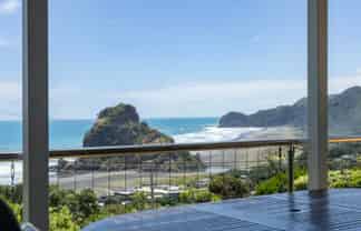 54 Rayner Road, Piha