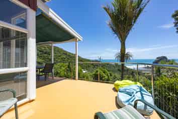 54 Rayner Road, Piha