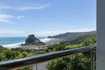 54 Rayner Road, Piha