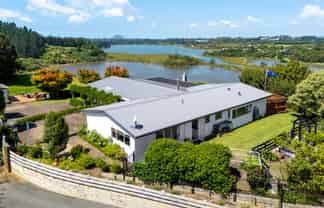 34E Plummers Point Road, Whakamarama