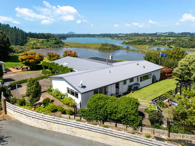 34E Plummers Point Road, Whakamarama