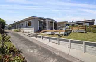 54 Tremaine Avenue, Two Mile Bay