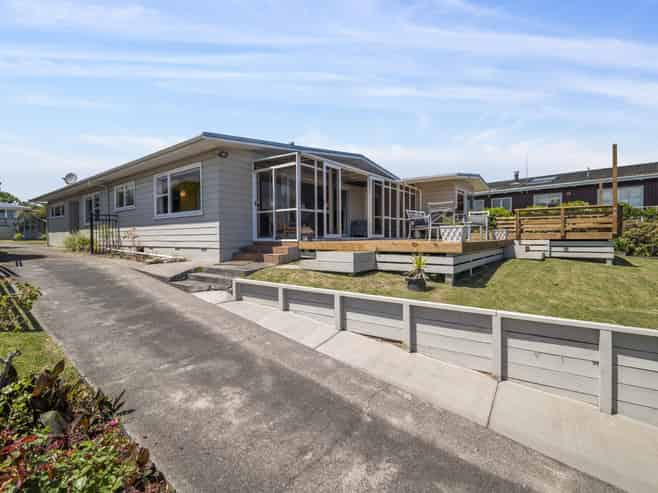 54 Tremaine Avenue, Two Mile Bay