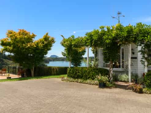 34E Plummers Point Road, Whakamarama