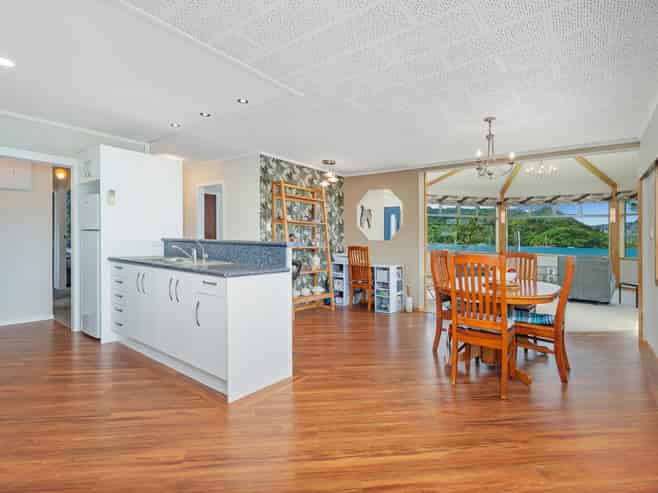 53 Robinson Road, Whitianga