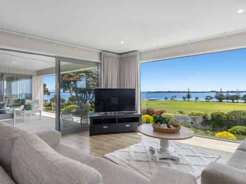 131 Waratah Street, Matua