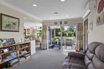 136 Bird Road, Stratford