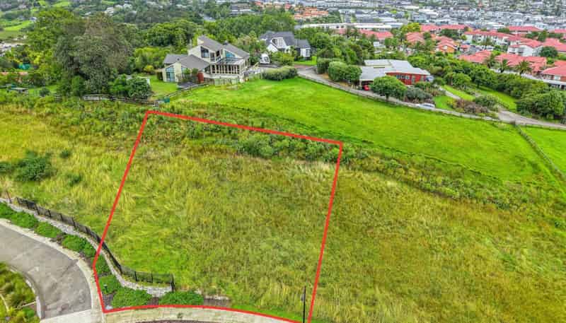 10 Awanui Road, Red Beach