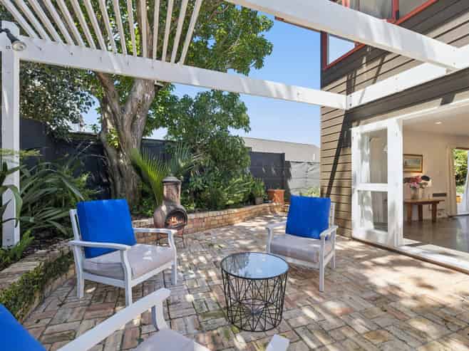 8a Wicklow Road, Narrow Neck, Devonport