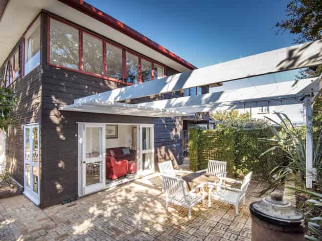 8a Wicklow Road, Narrow Neck, Devonport