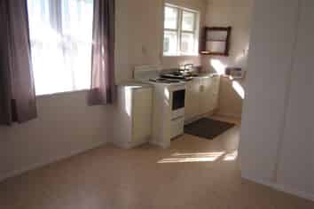 20 Pembroke Road East, Stratford