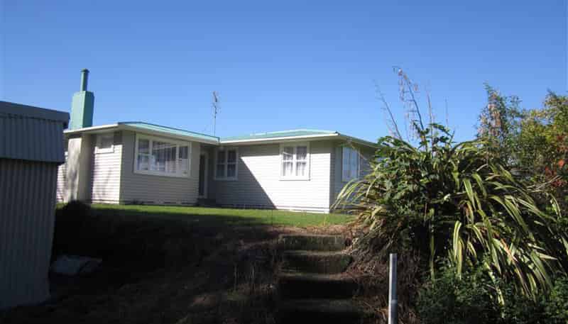 20 Pembroke Road East, Stratford