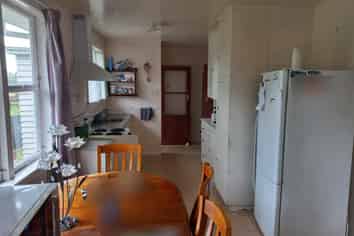 20 Pembroke Road East, Stratford