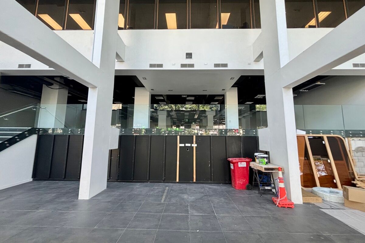 High‑Profile Ground Floor Tenancy on Broadway - Поглед 4